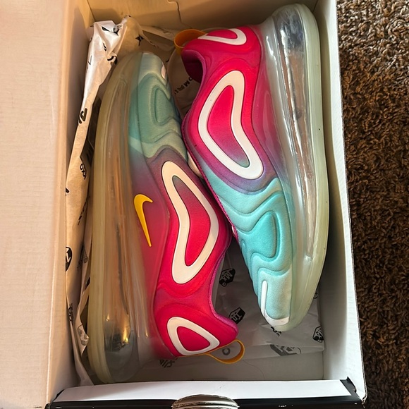 Air max 720 women’s sz 7 - Picture 1 of 5